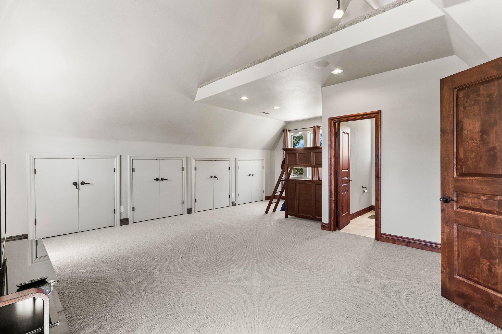 WOODS AT VALLEY VIEW - Residential