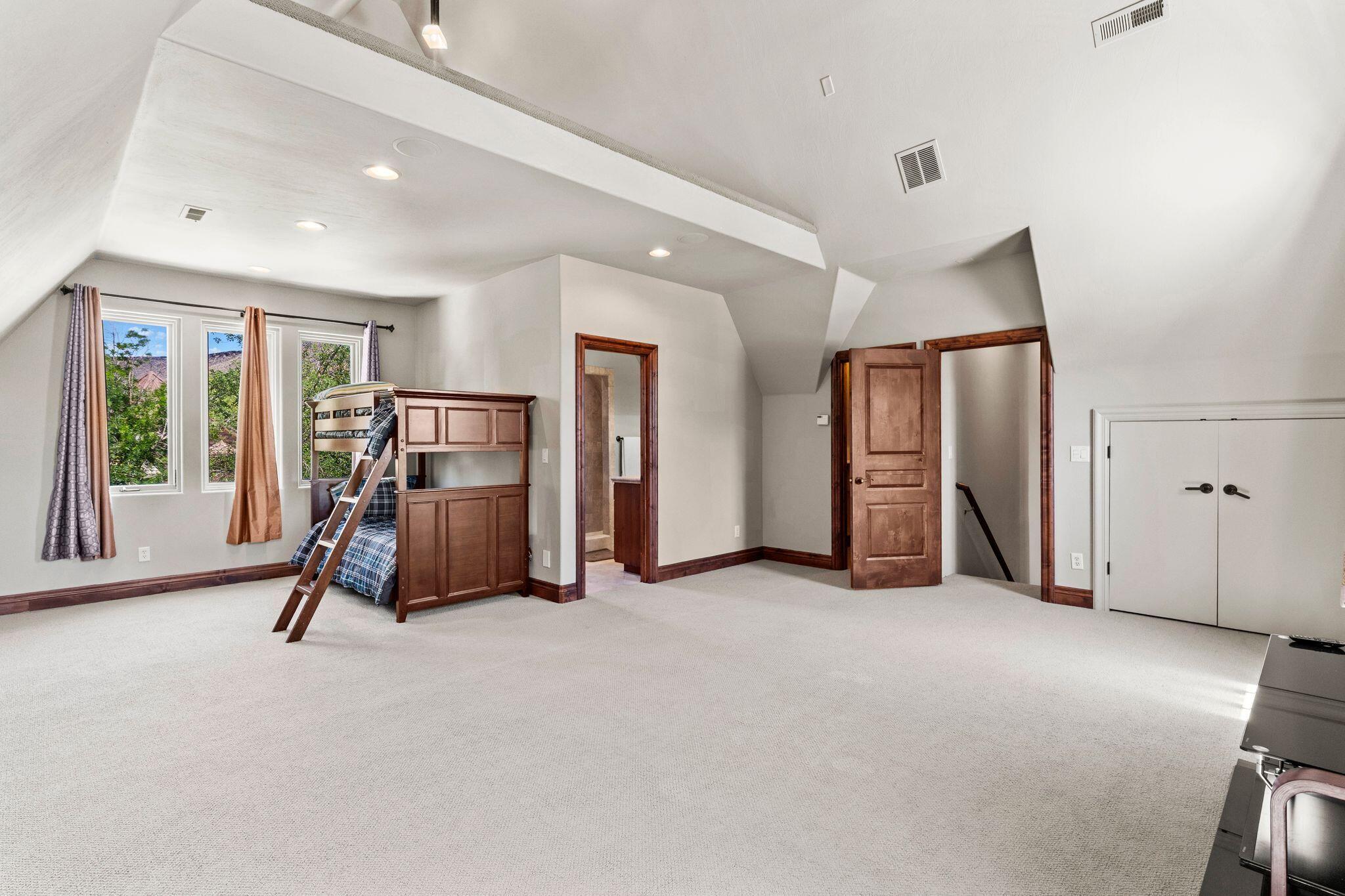 WOODS AT VALLEY VIEW - Residential