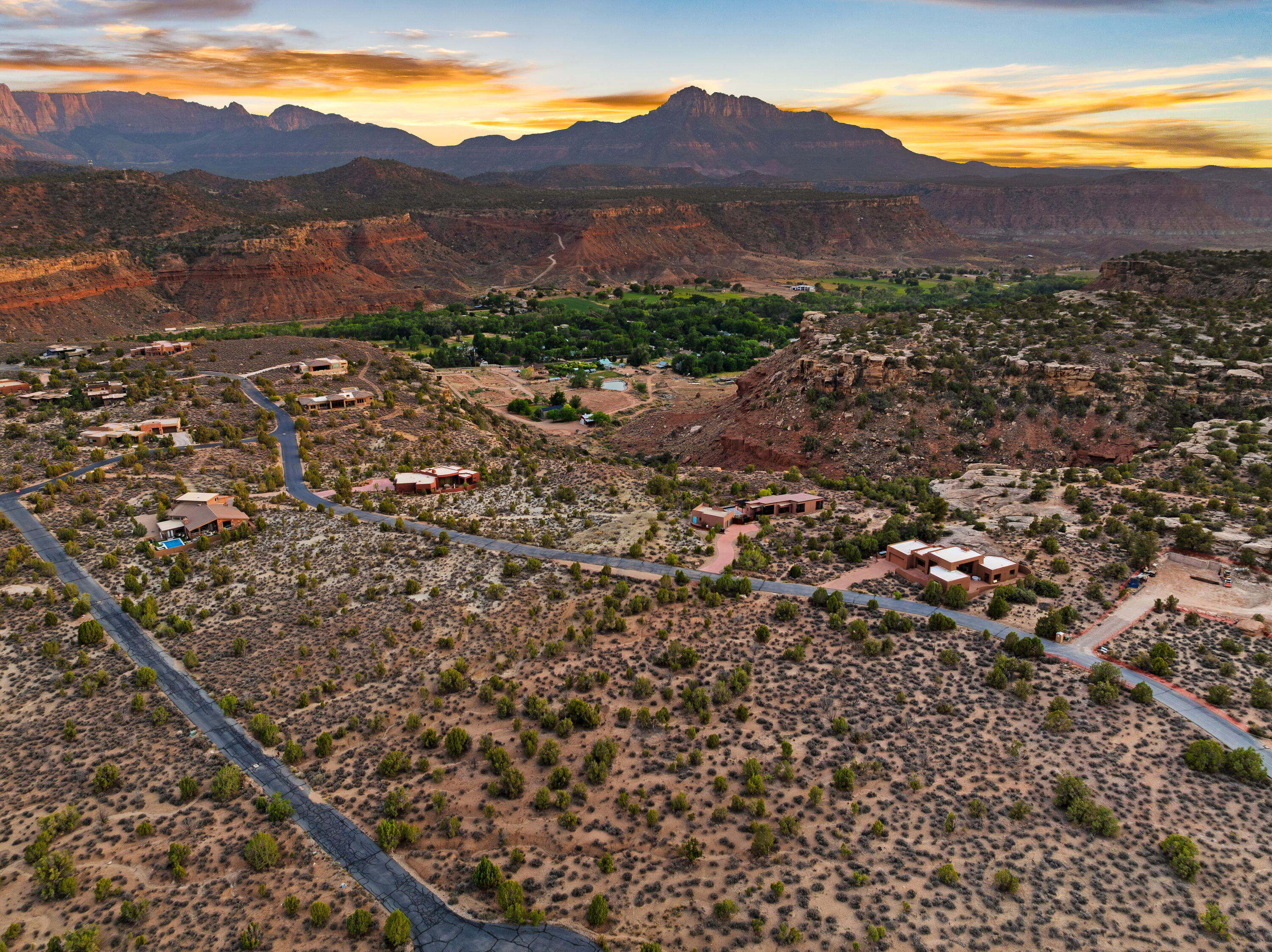 ANASAZI PLATEAU - Land