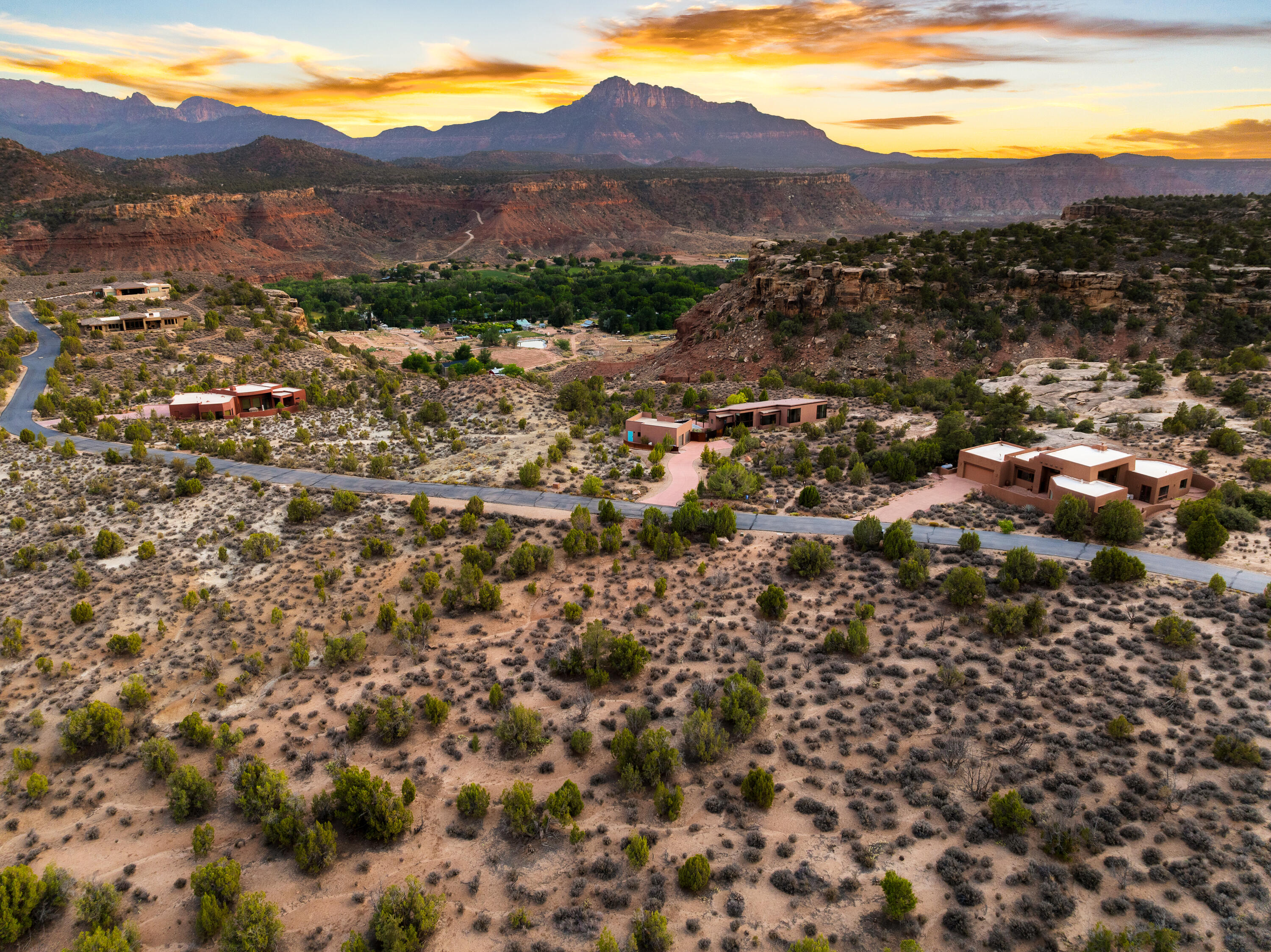ANASAZI PLATEAU - Land