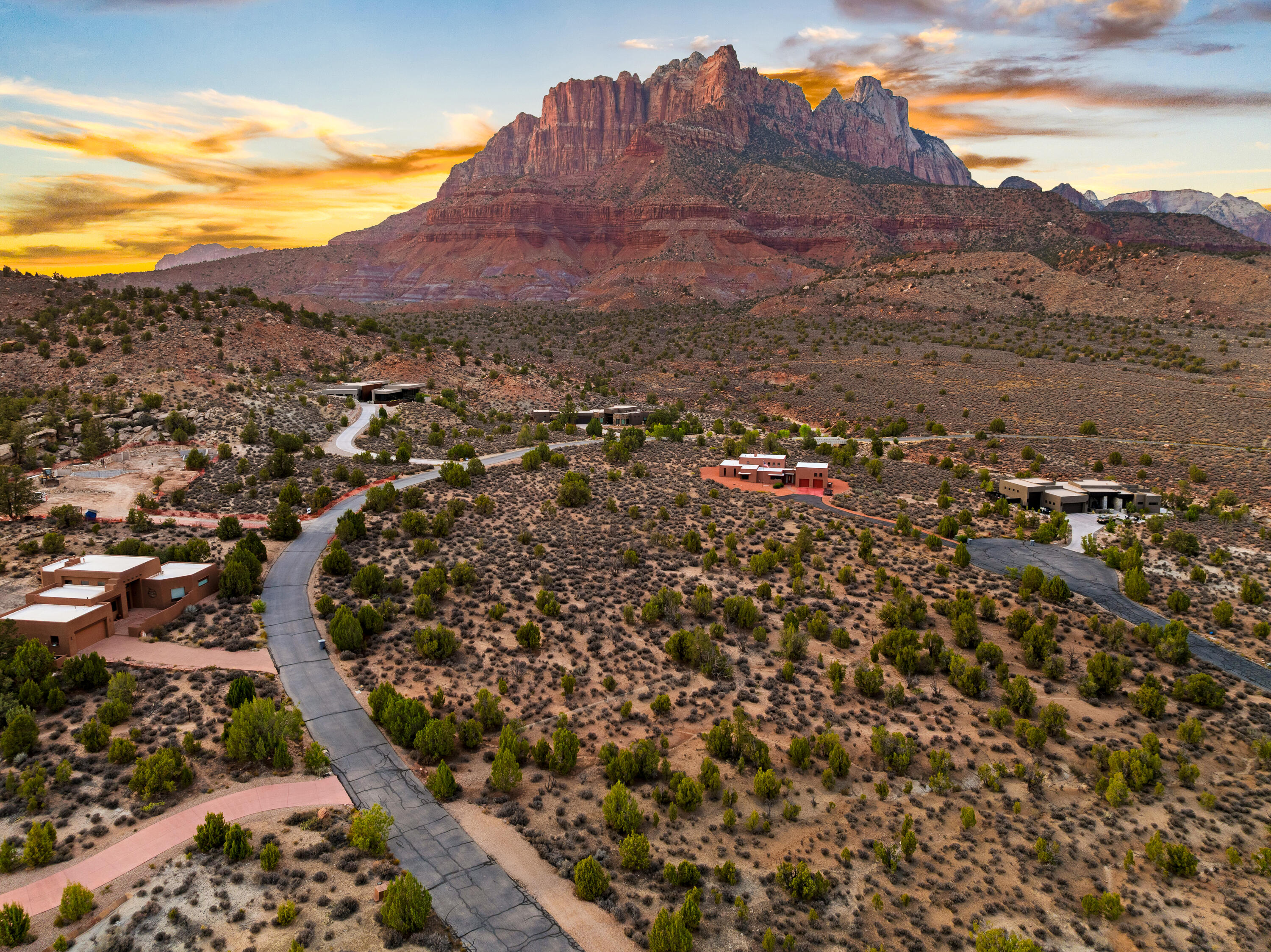 ANASAZI PLATEAU - Land