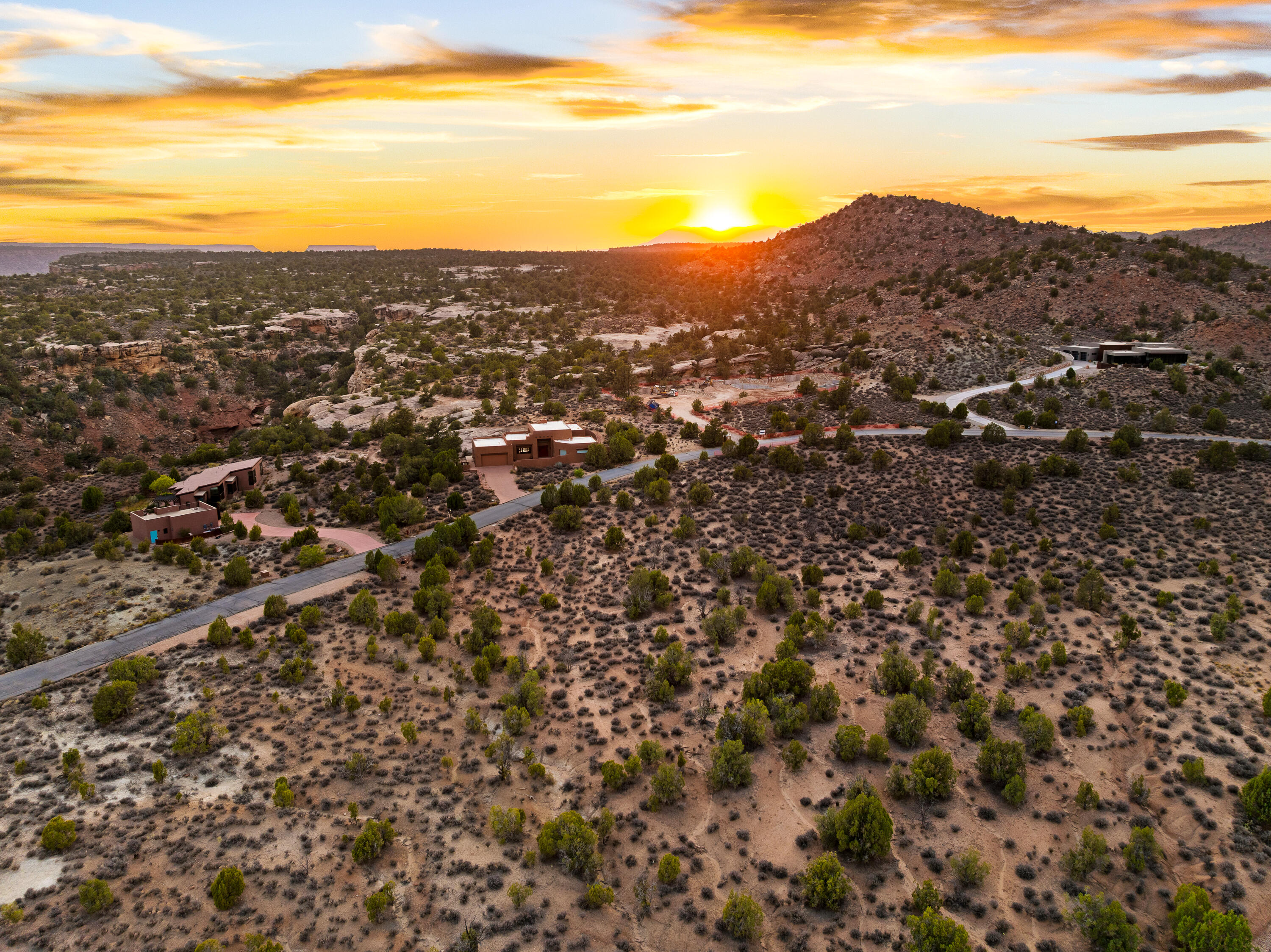 ANASAZI PLATEAU - Land