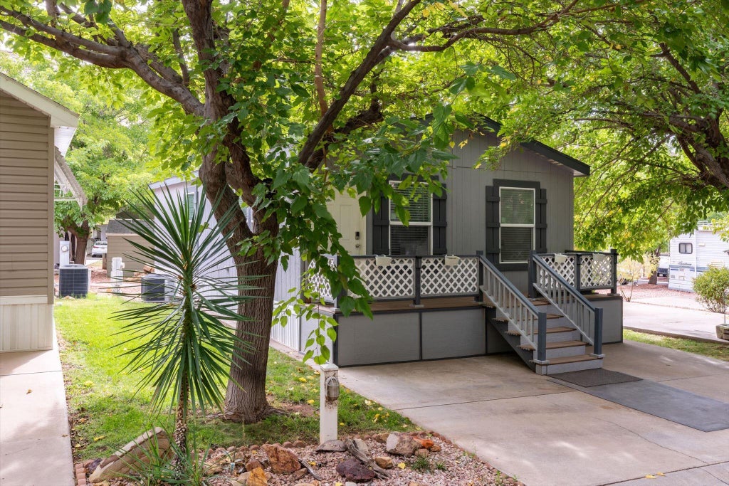 Photo of 60 Cottonwood LN, Hurricane, UT 84737 (MLS # 26-277096)
