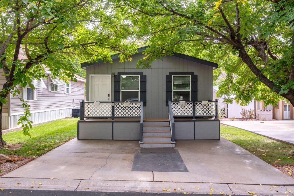 Photo of 60 Cottonwood LN, Hurricane, UT 84737 (MLS # 26-277096)