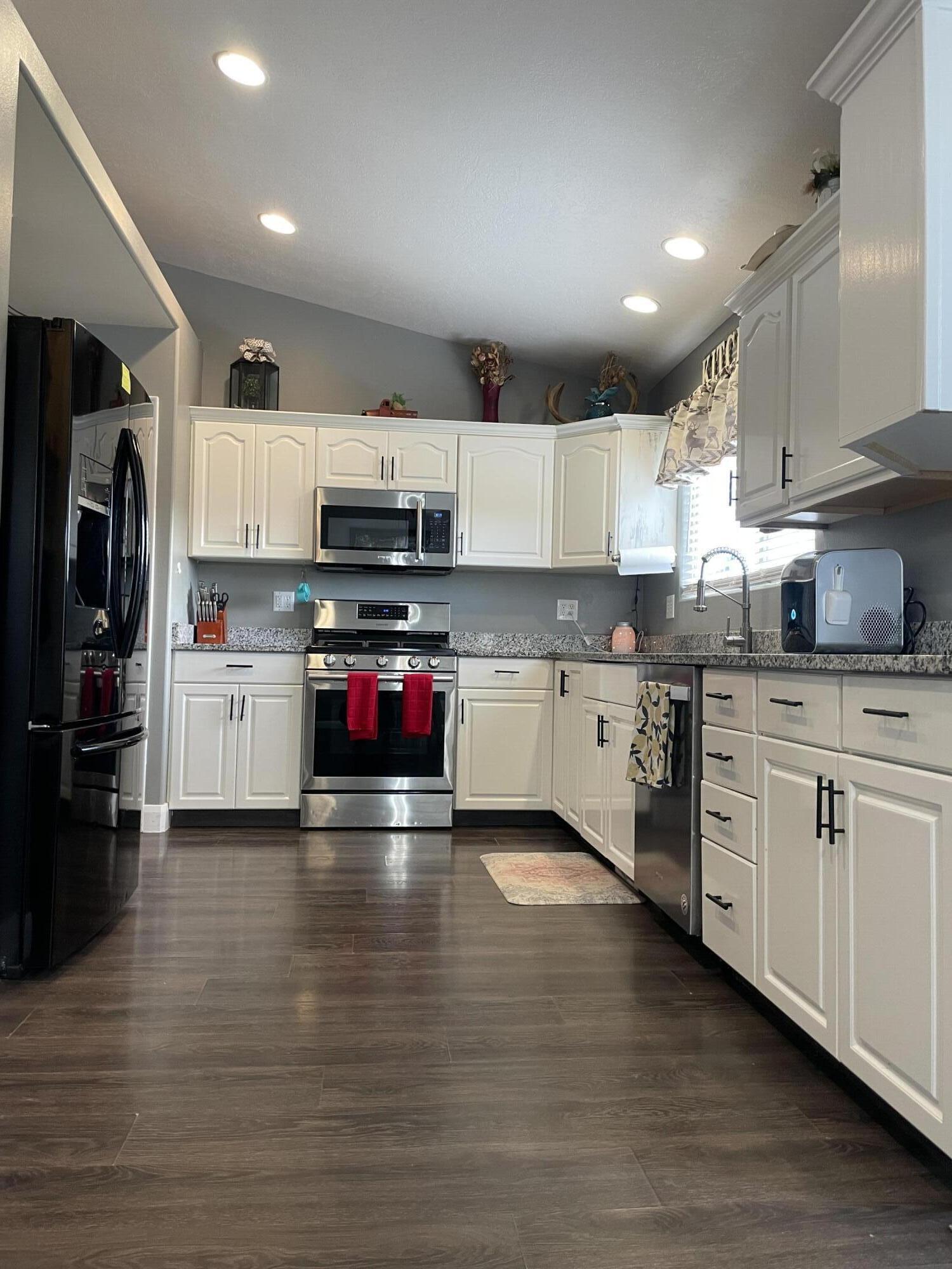 DIAMOND VALLEY ACRES - Residential