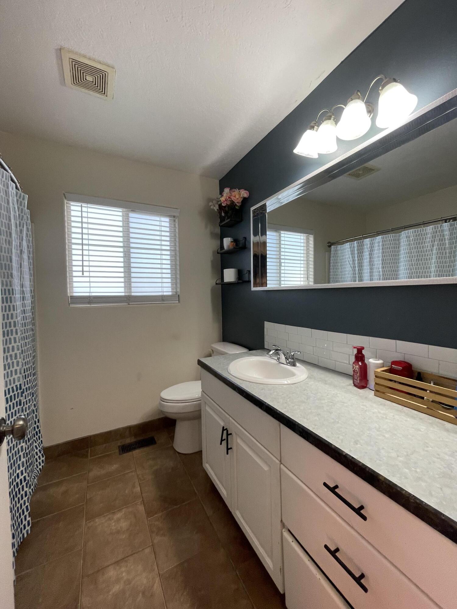 DIAMOND VALLEY ACRES - Residential