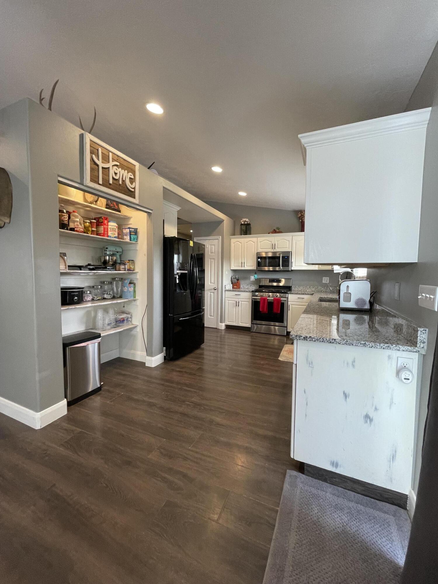 DIAMOND VALLEY ACRES - Residential