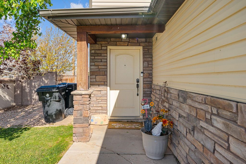 Photo of 2990 N Gemini Meadows LN, Cedar City, UT 84721 (MLS # 26-271640)