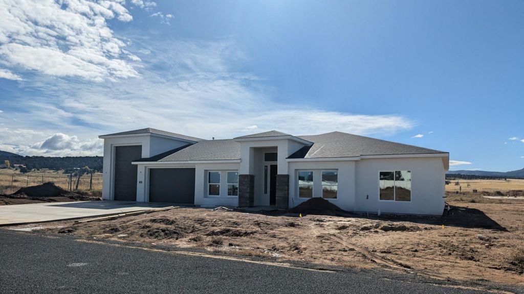 Photo of 780 E 350 S, Enterprise, UT 84725 (MLS # 25-266238)