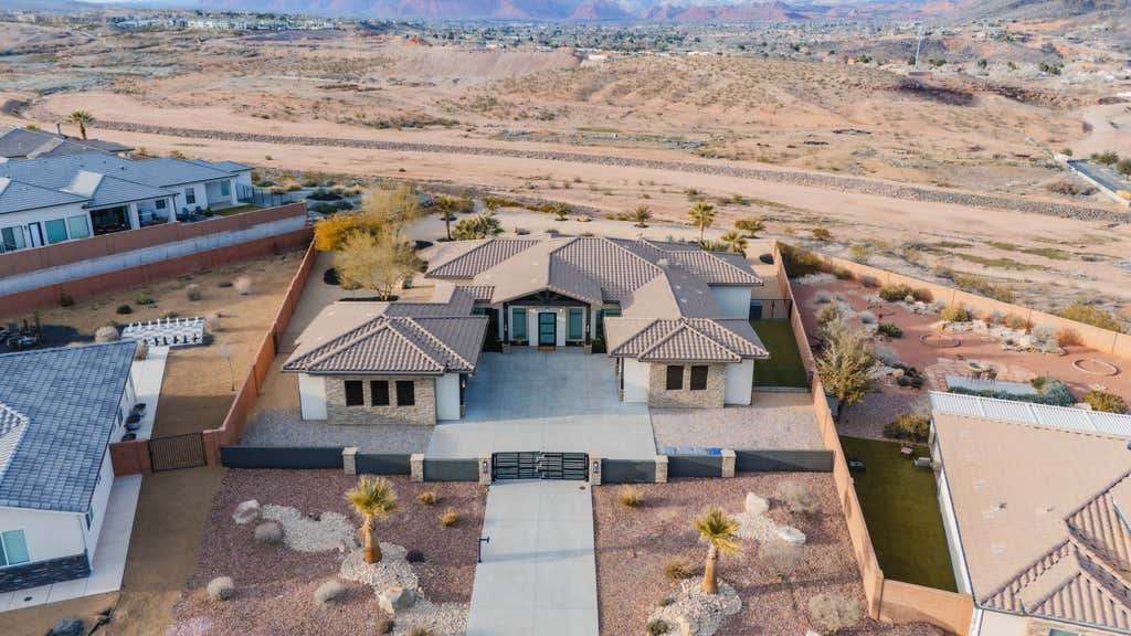 Photo of 1218 W Province Way, Saint George, UT 84770 (MLS # 26-274490)