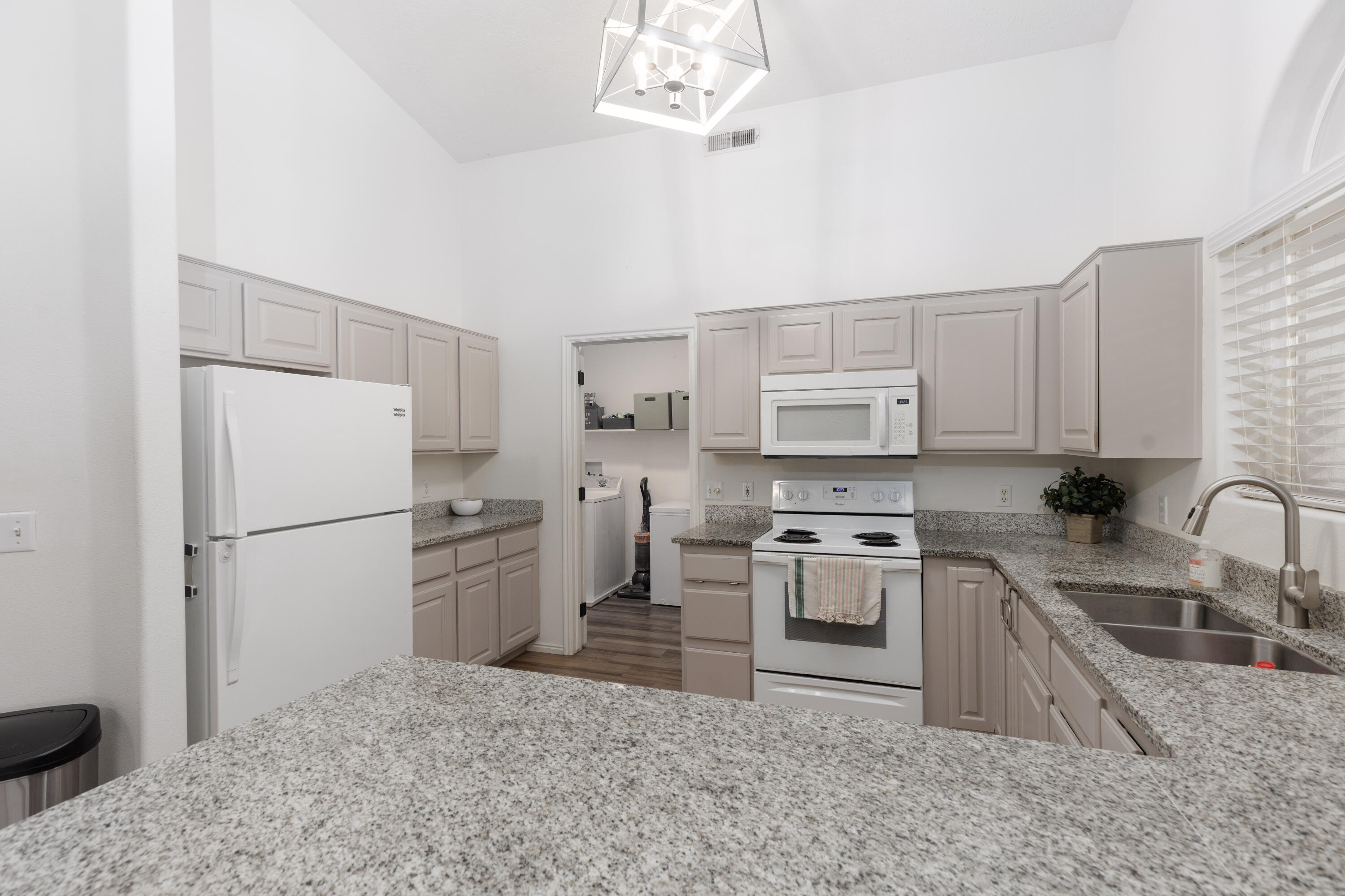 BLOOMINGTON HILLS - Residential