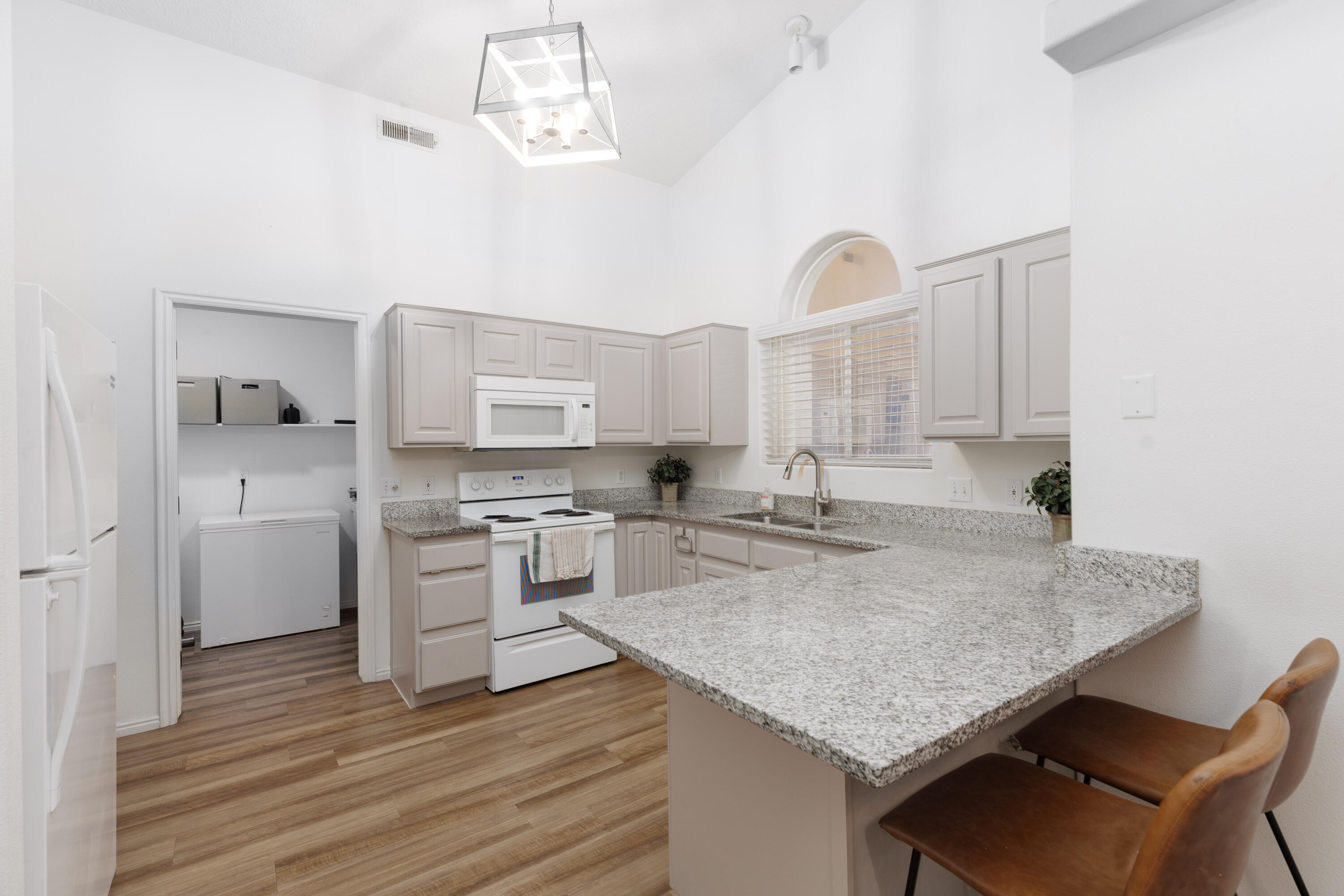 BLOOMINGTON HILLS - Residential