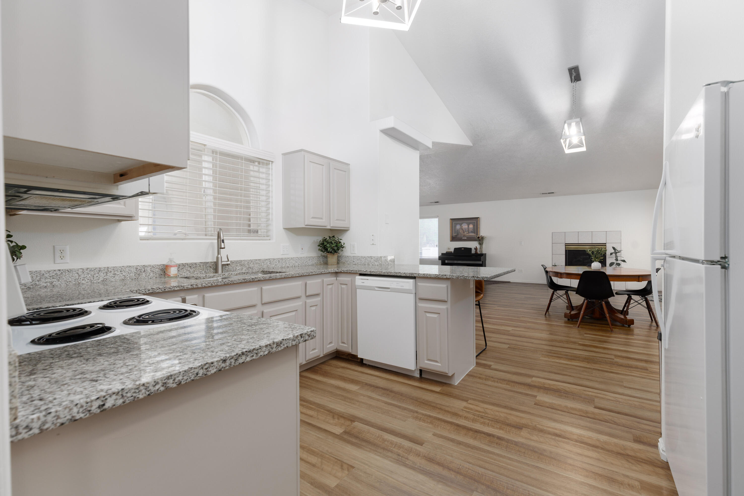 BLOOMINGTON HILLS - Residential