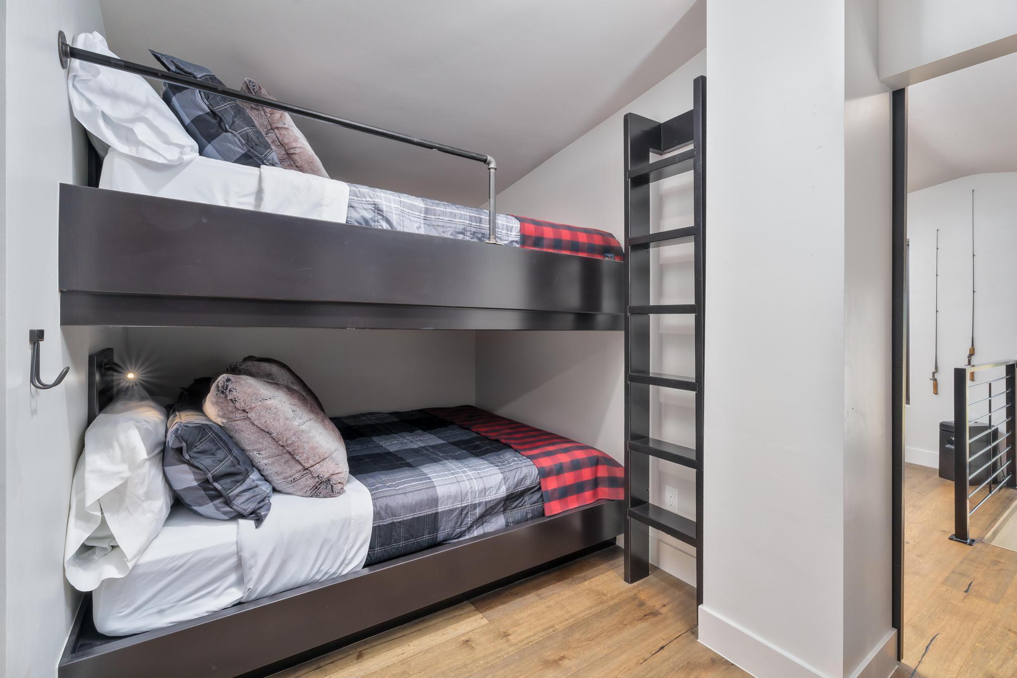 CANYON POINT - Residential