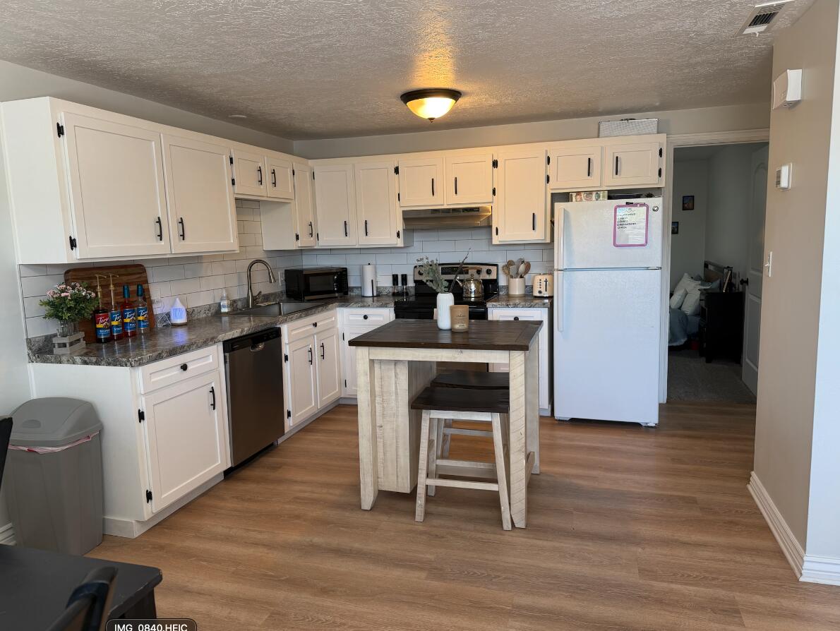 CACTUS ROAD CONDOS - Residential