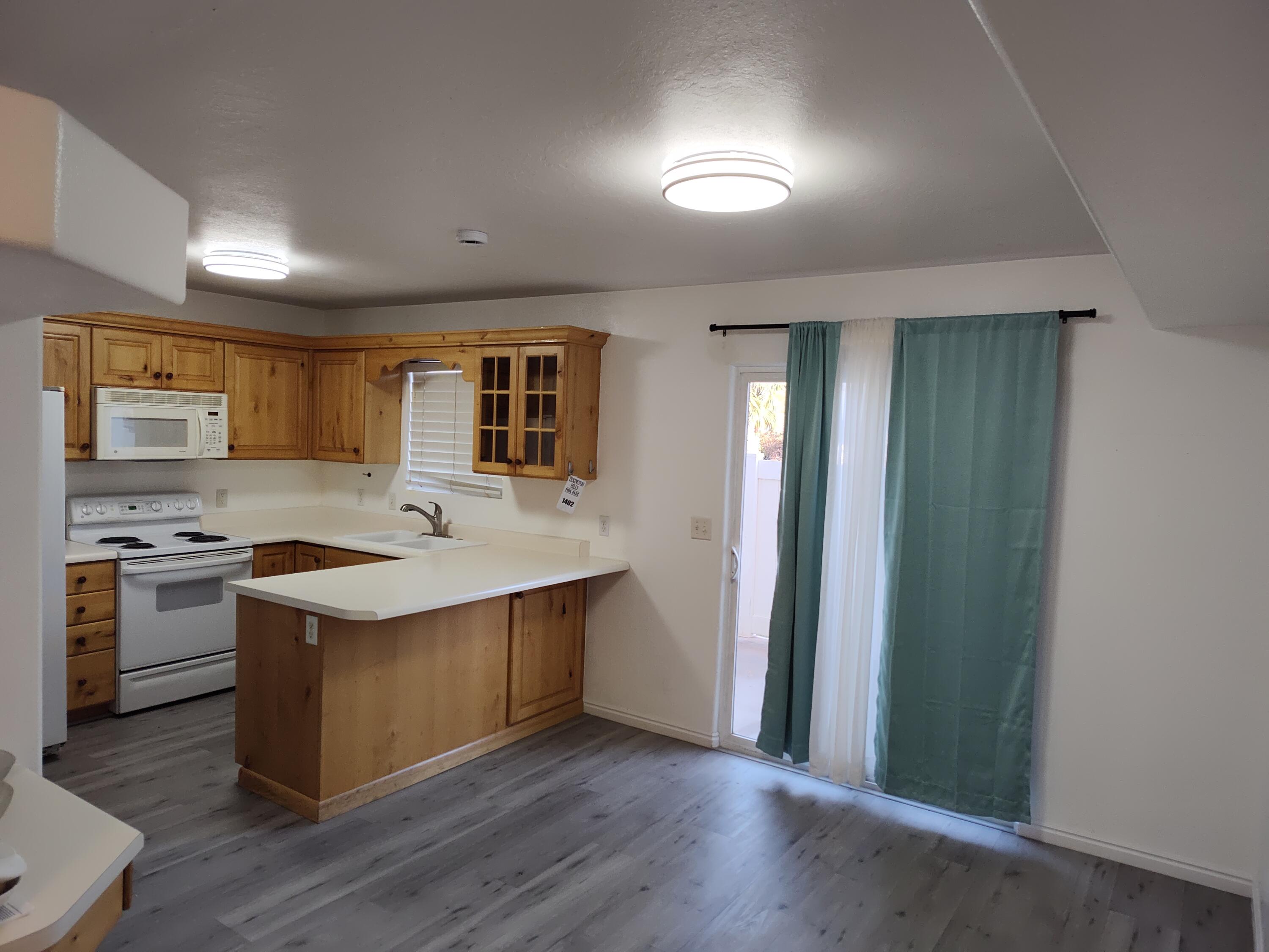 LEXINGTON HILLS TOWNHOMES - Residential