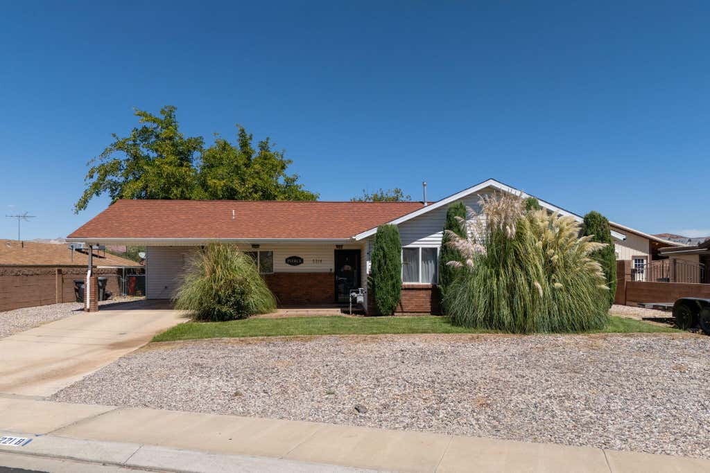 Photo of 2218 Arrowhead Trail, Santa Clara, UT 84765 (MLS # 26-275313)