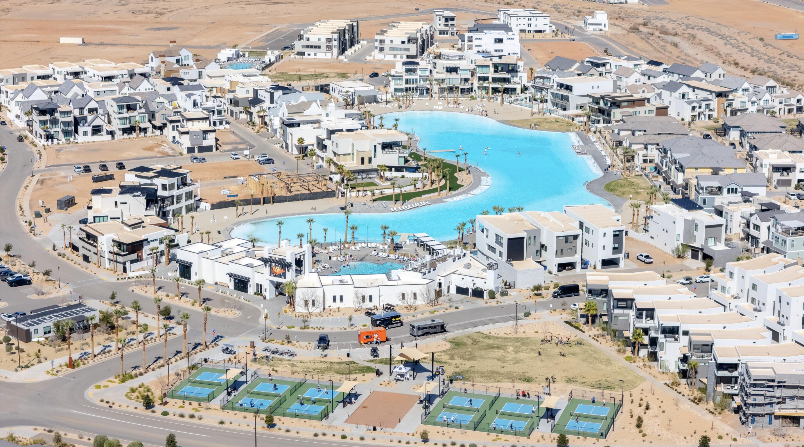 DESERT COLOR RESORT - Residential