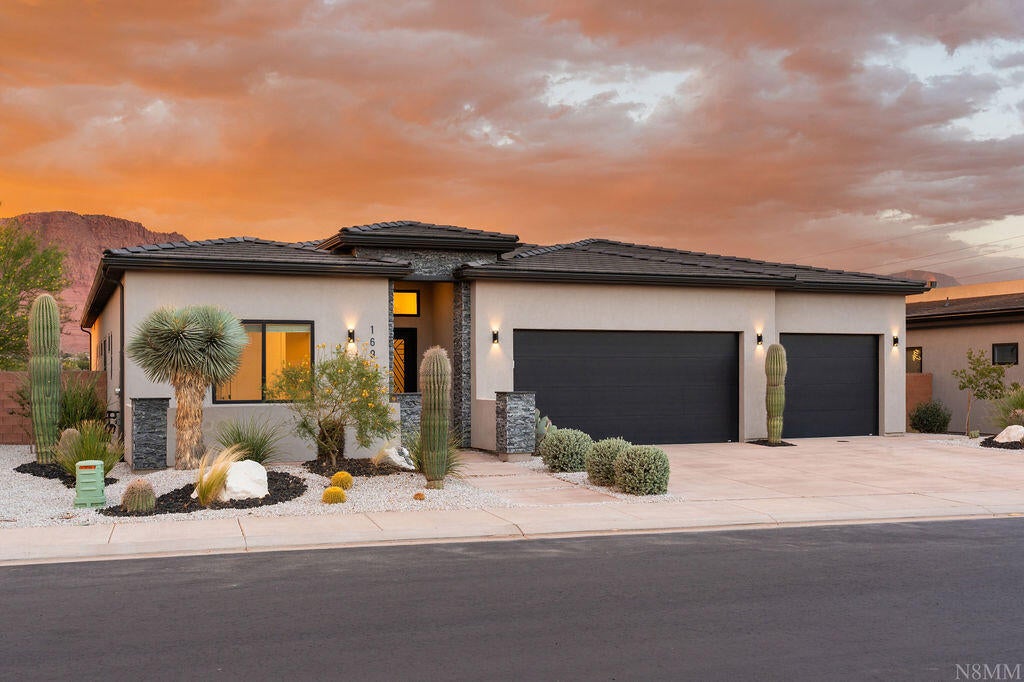 Photo of 169 E TERRACE LN, Ivins, UT 84738 (MLS # 26-273785)