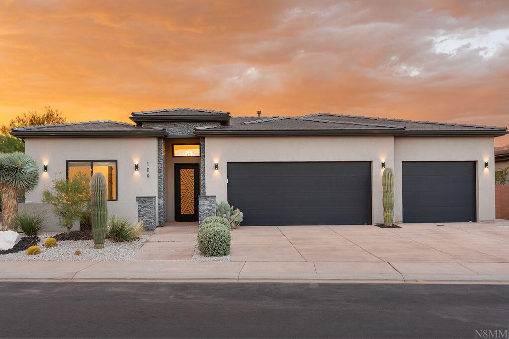Photo of 169 E TERRACE LN, Ivins, UT 84738 (MLS # 26-273785)