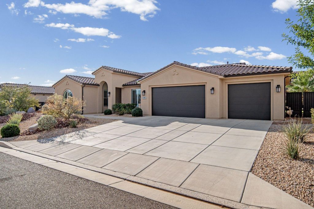 Photo of 195 W VIA MODELO, Washington, UT 84780 (MLS # 25-266286)