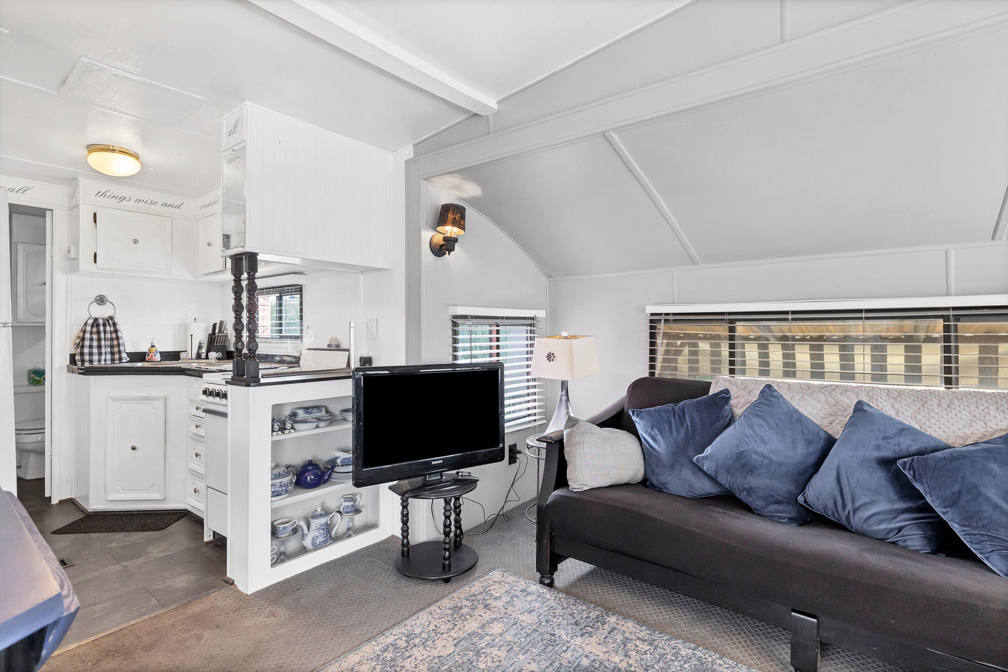 DIXIE DOWNS RV RESORT - Residential