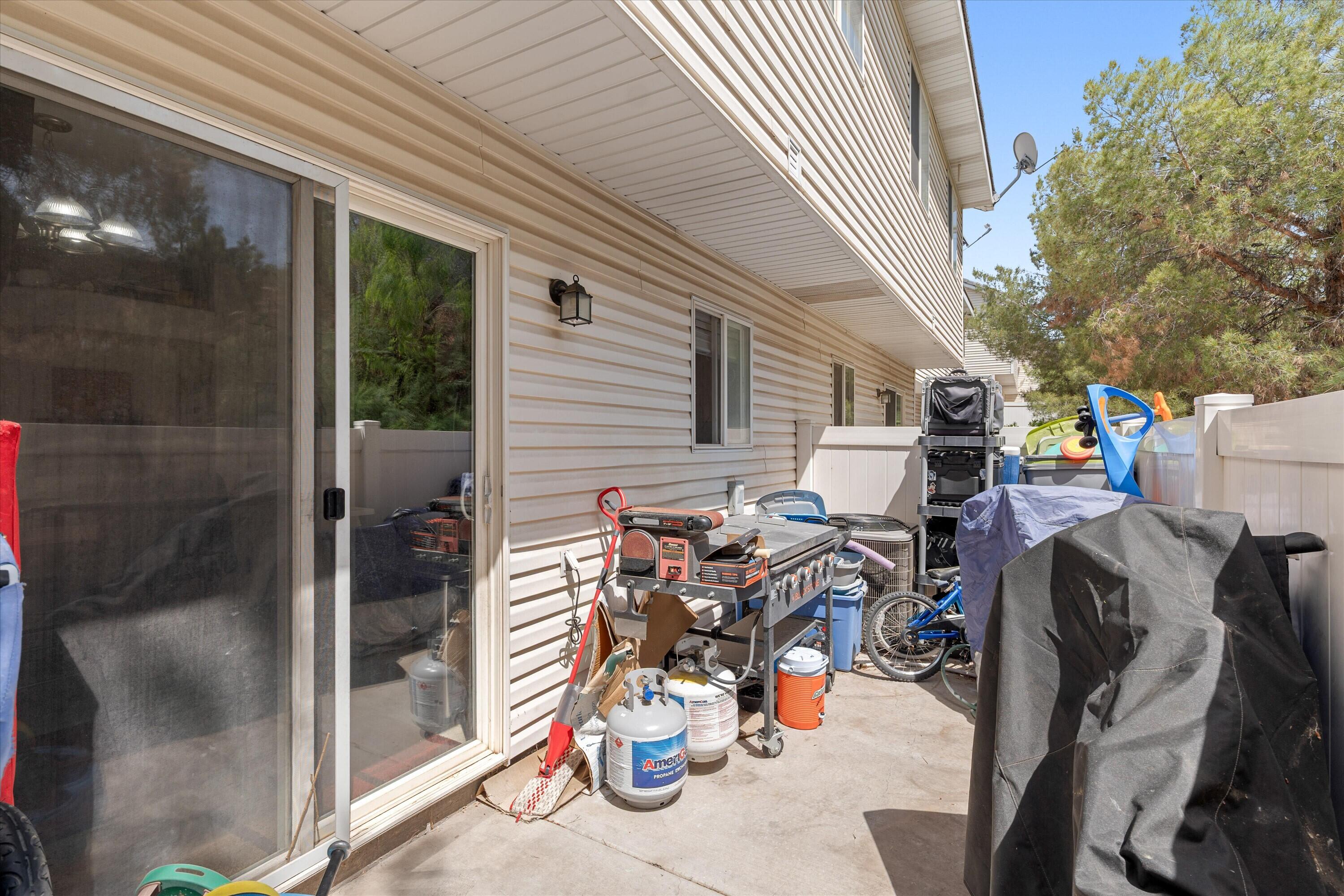 LEXINGTON HILLS TOWNHOMES - Residential