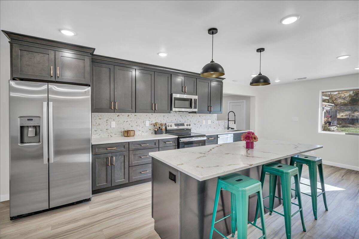 BLOOMINGTON RANCHES - Residential Income