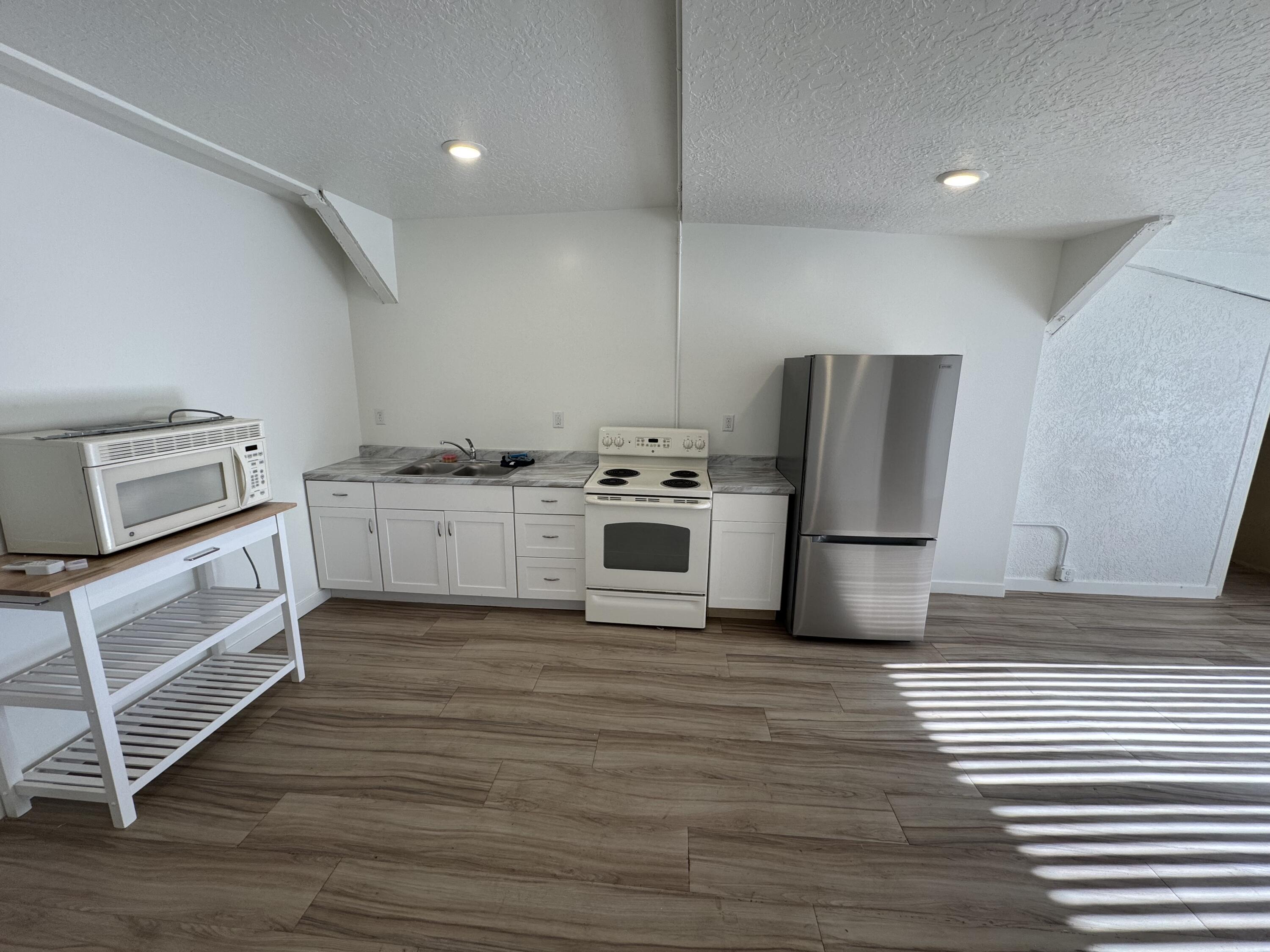 BLOOMINGTON RANCHES - Residential Income