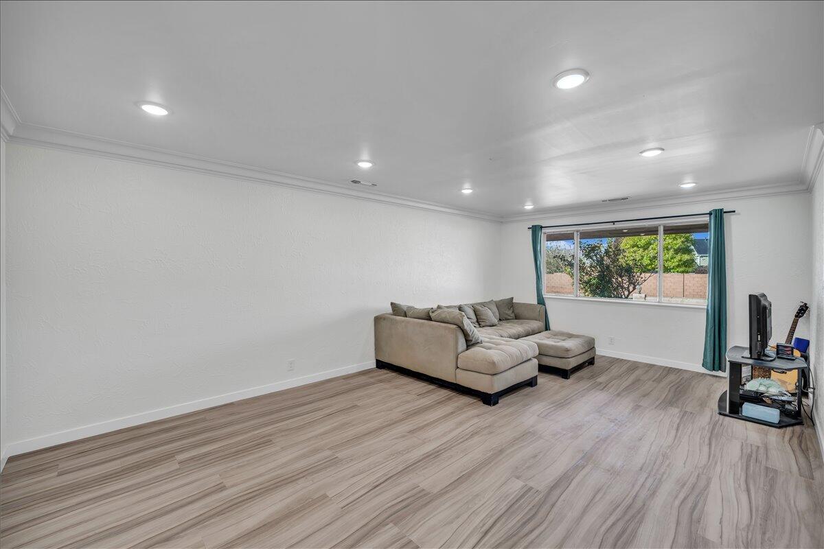 BLOOMINGTON RANCHES - Residential Income