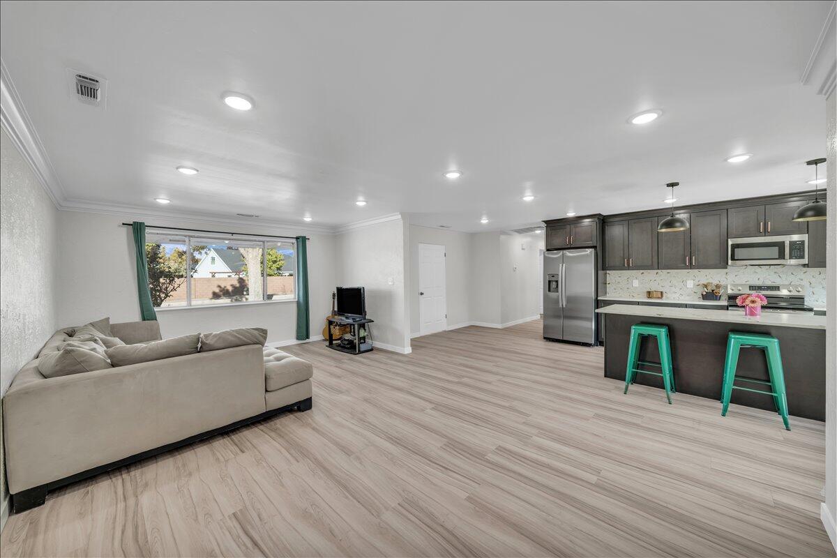 BLOOMINGTON RANCHES - Residential Income