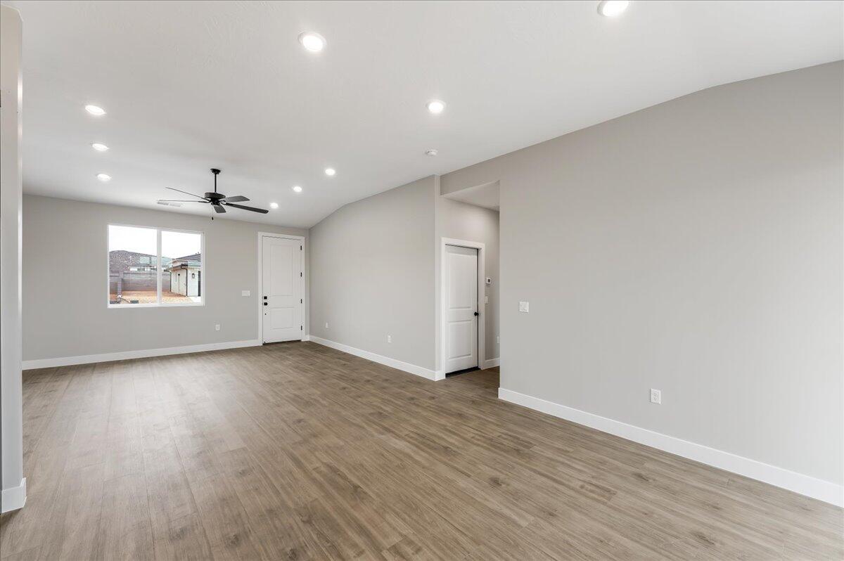 PEREGRINE POINTE WEST - Residential