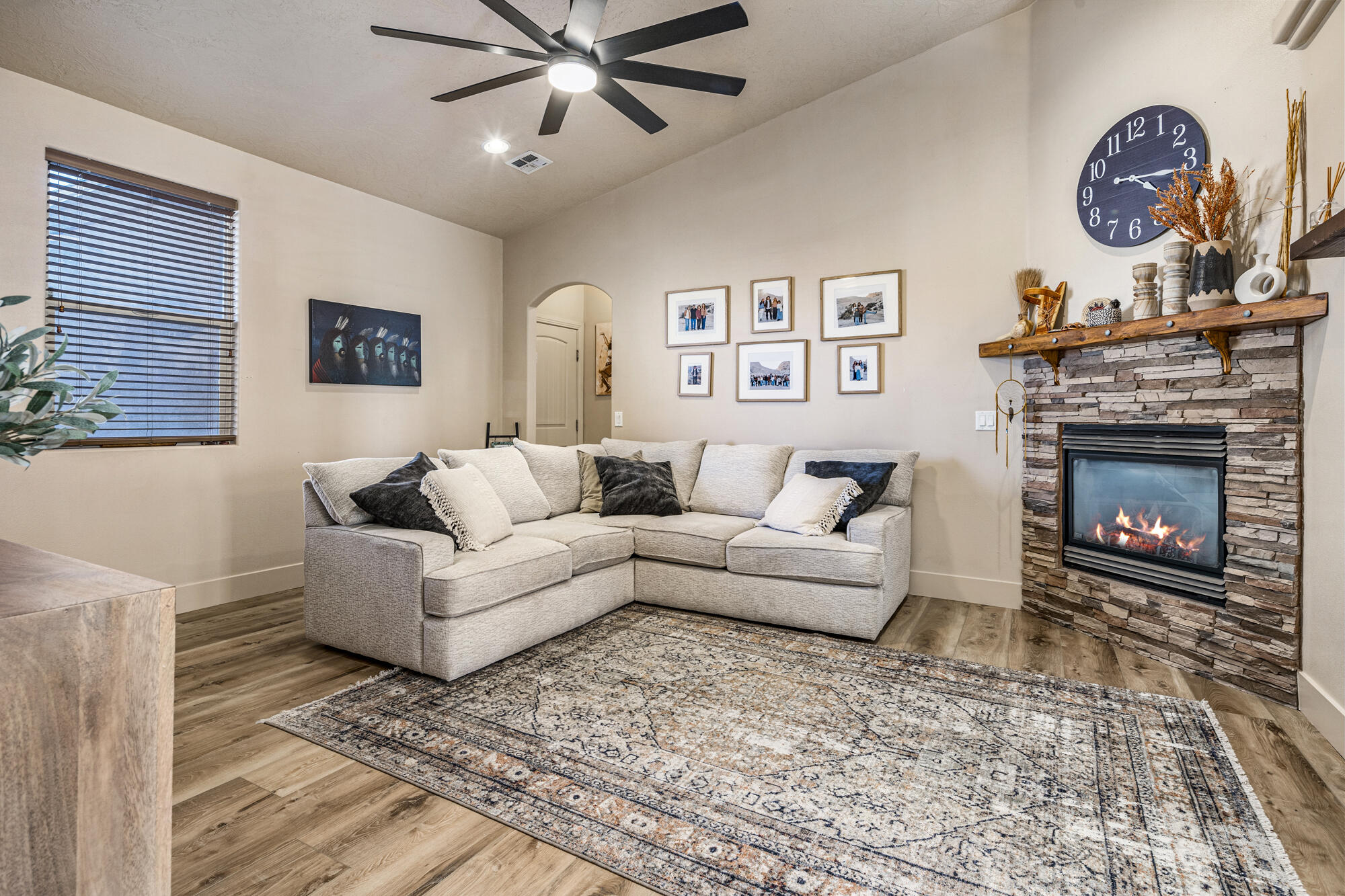 RED ROCK CANYON - Residential