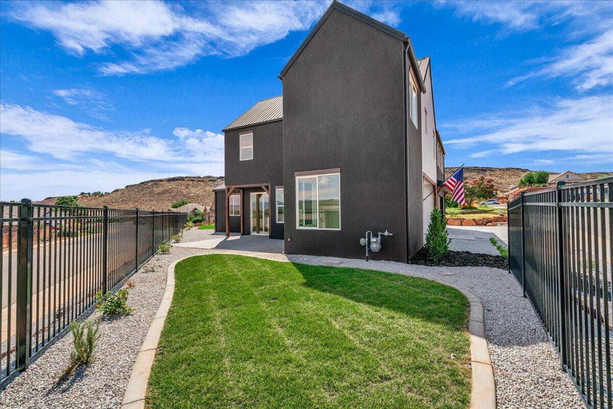 ESTATES AT BURKE SPRINGS - Residential