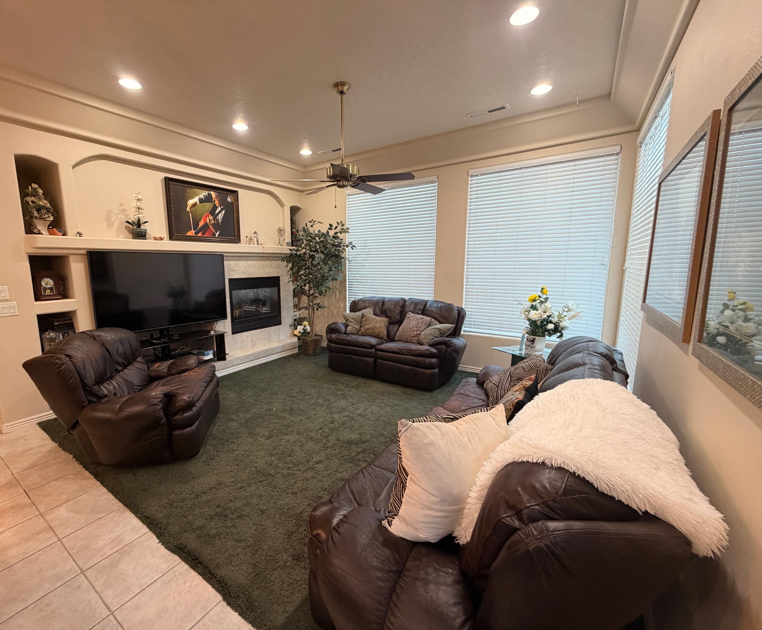 PARADISE CANYON - Residential