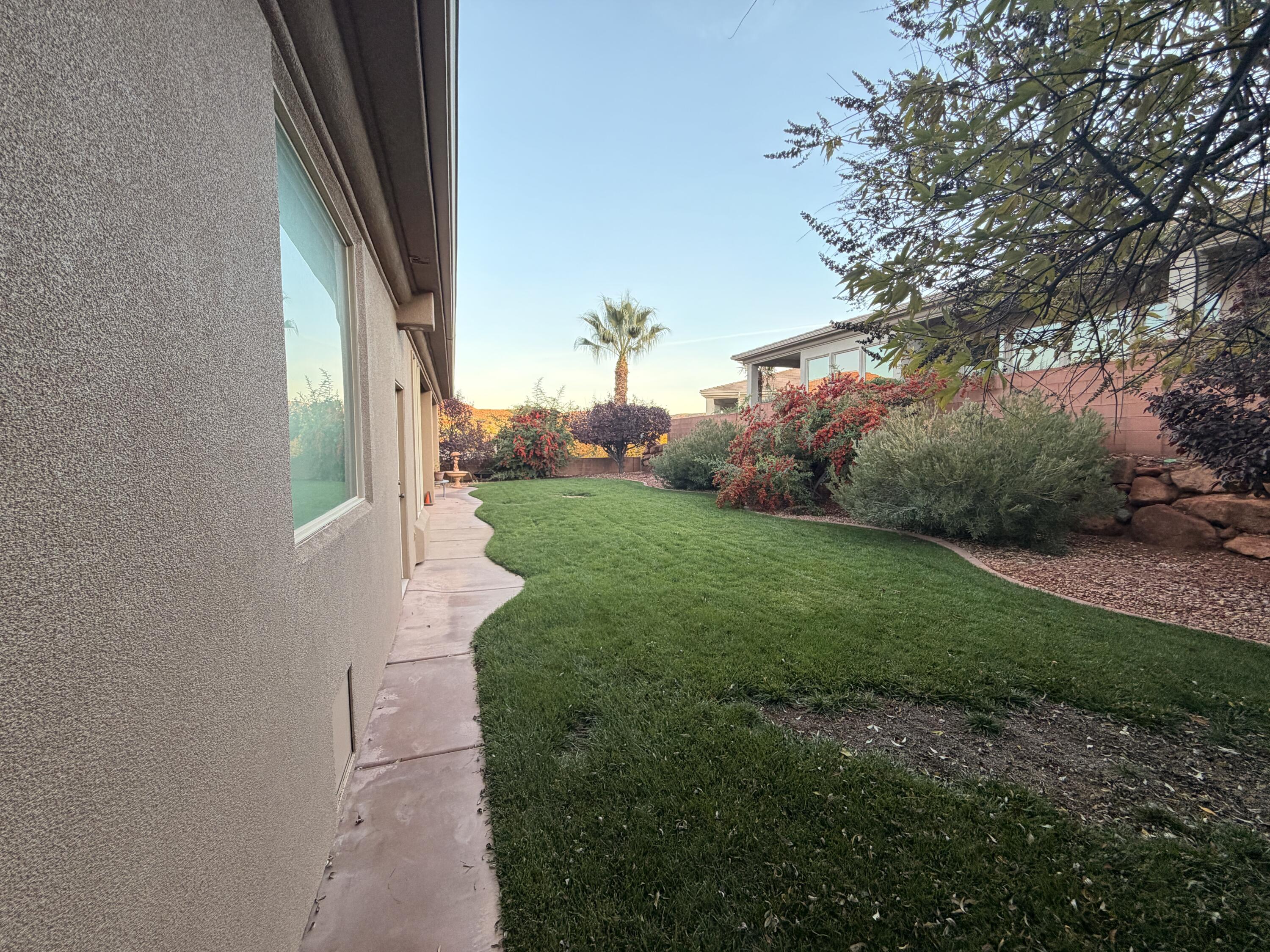 PARADISE CANYON - Residential