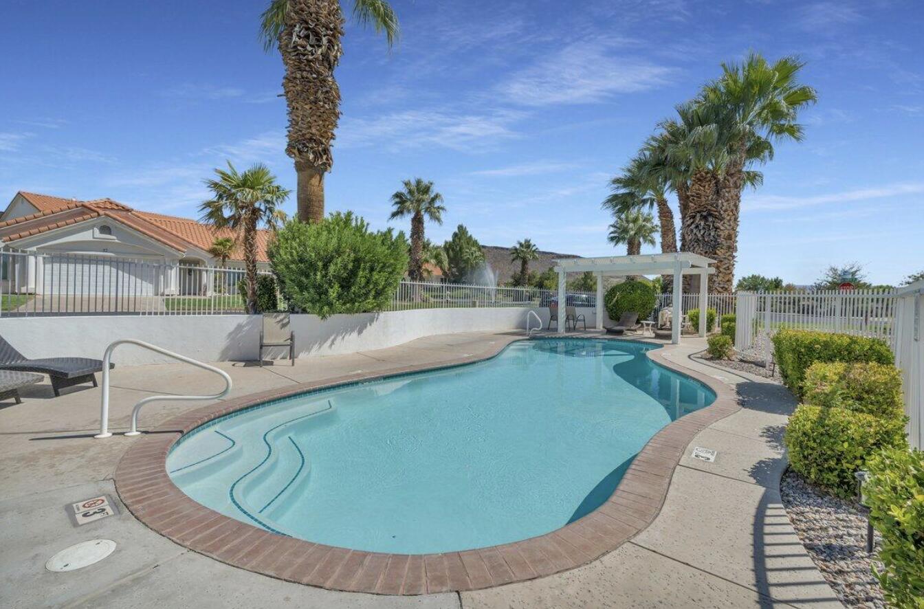 EMERALD SPRINGS TOWNHOMES - Residential