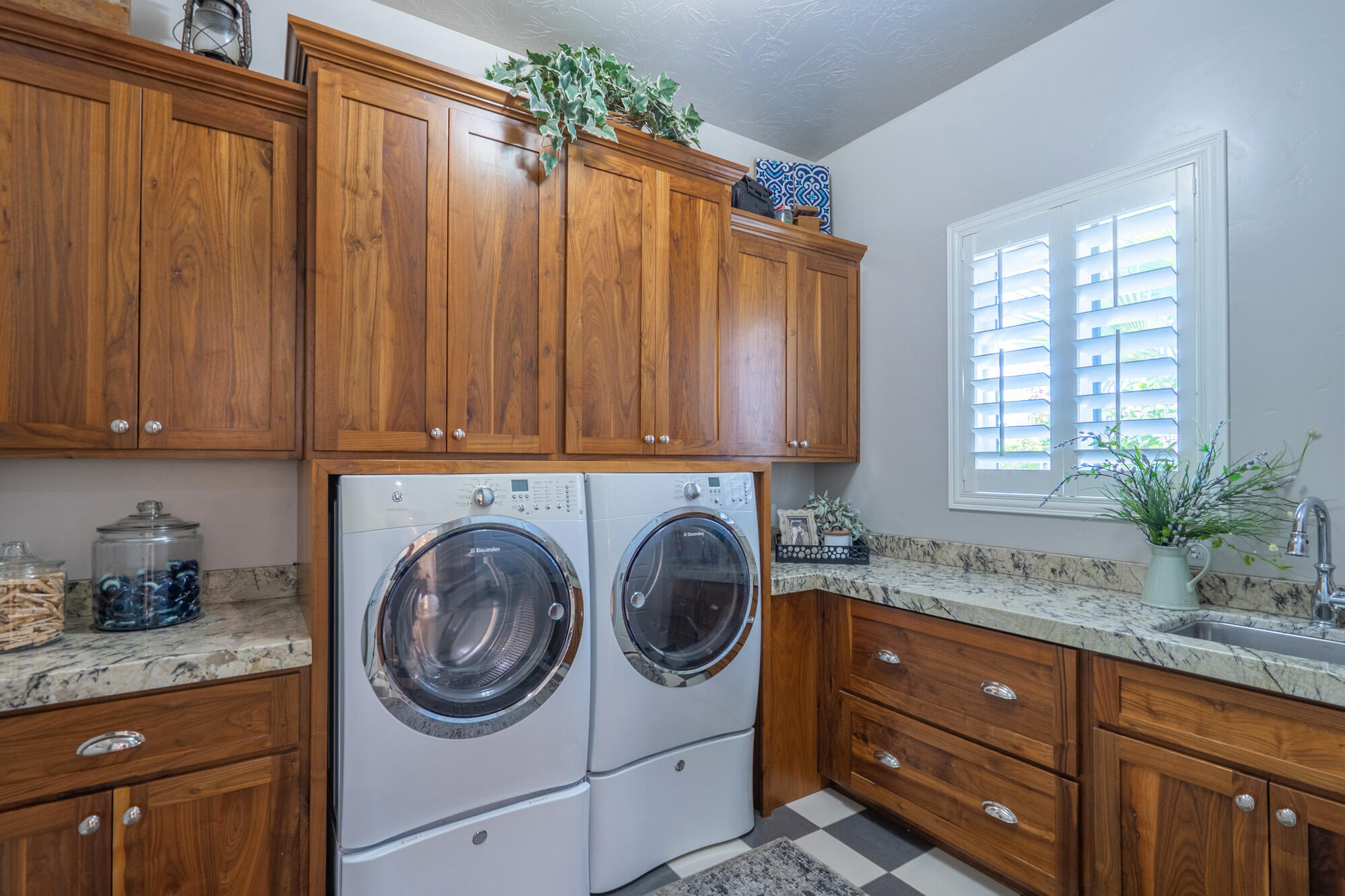 COUNTRY WAY ESTATES - Residential