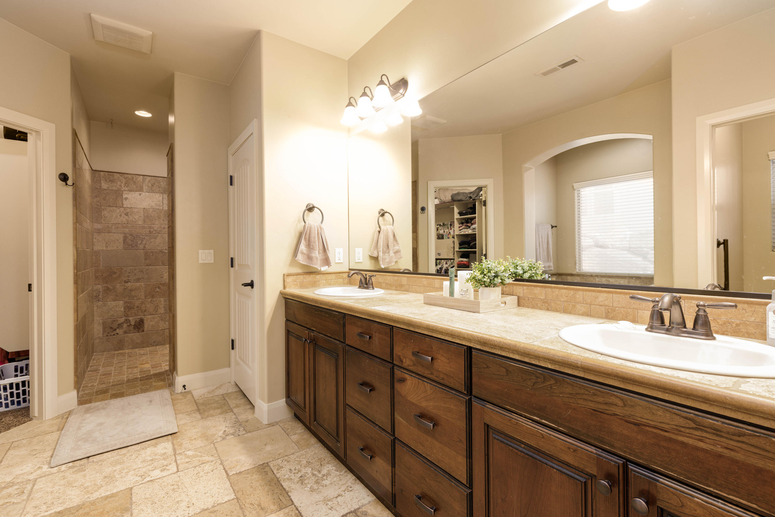 TONAQUINT TERRACE - Residential