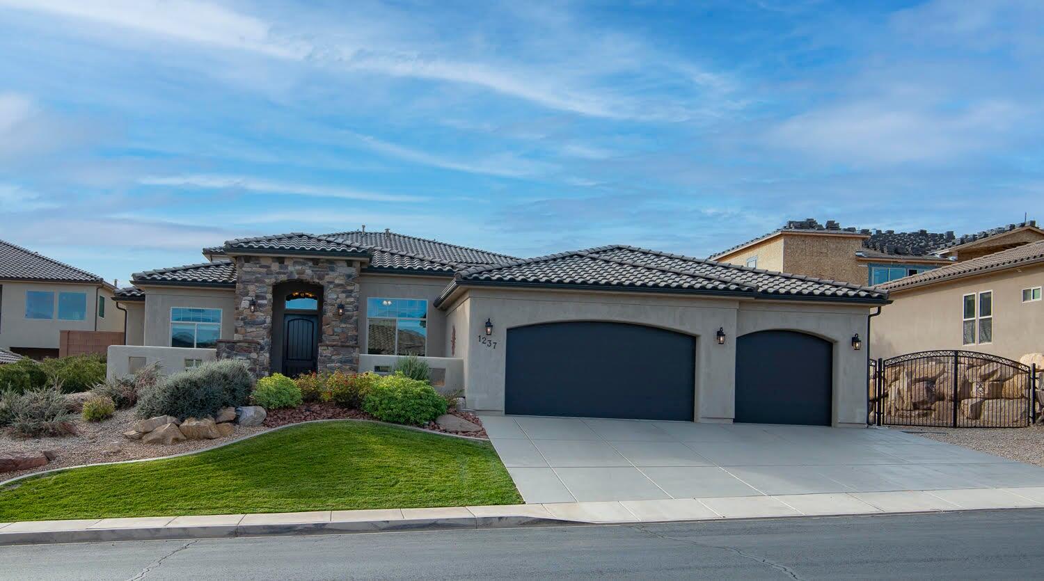 TONAQUINT TERRACE - Residential