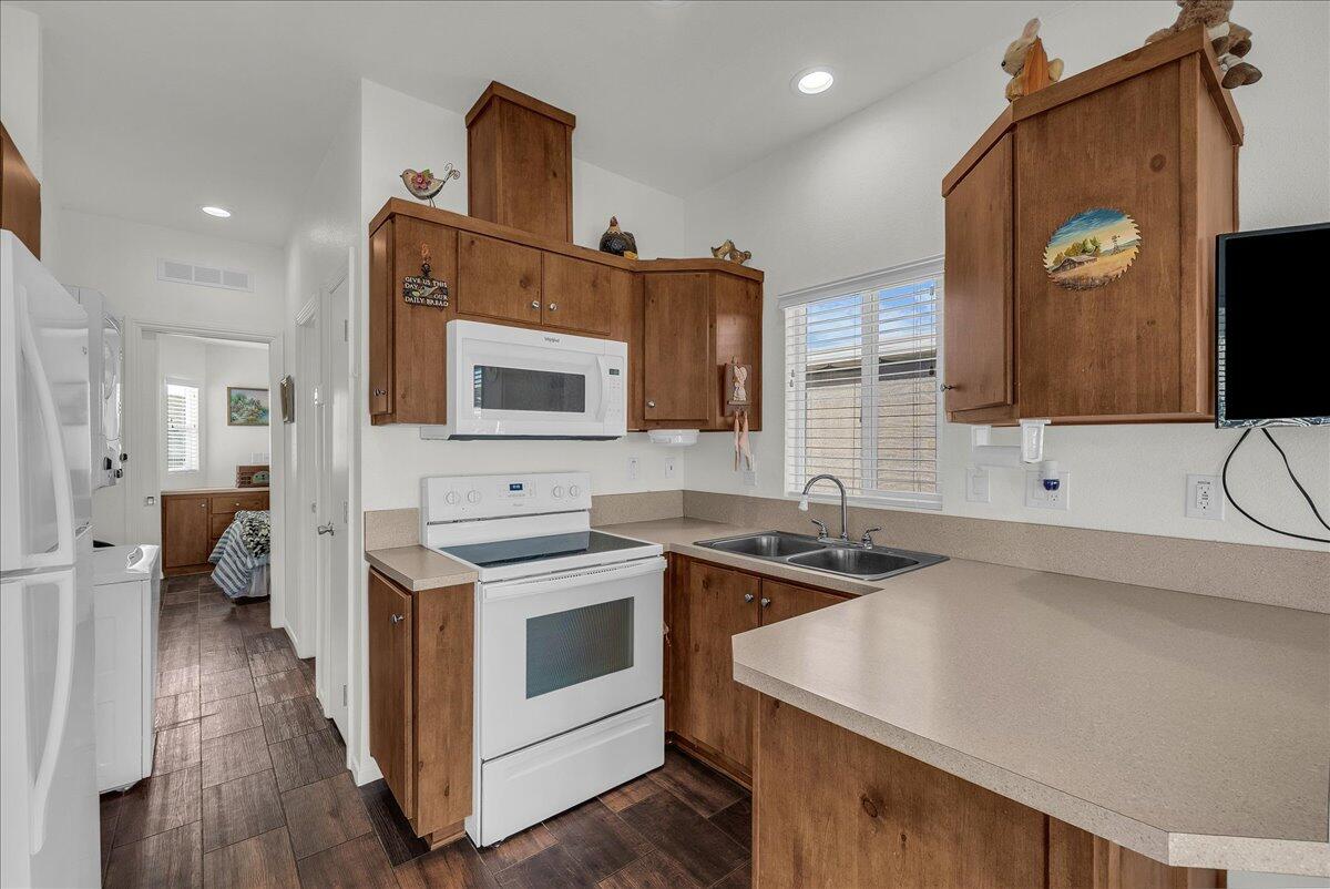 DIXIE DOWNS RV RESORT - Residential