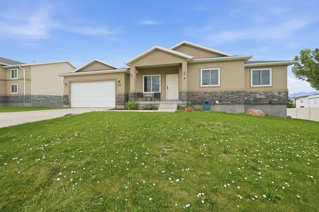 Photo of 182 W Casi Way, Saratoga Springs, UT 84045 (MLS # 26-273162)