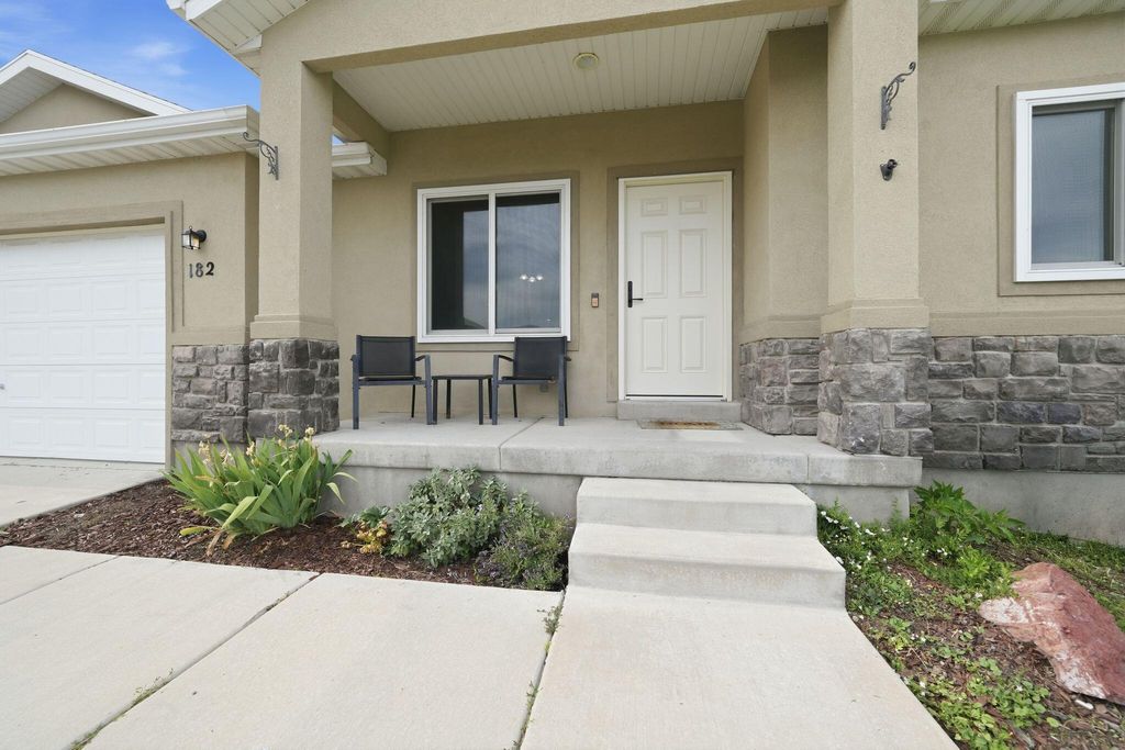 Photo of 182 W Casi Way, Saratoga Springs, UT 84045 (MLS # 26-273162)