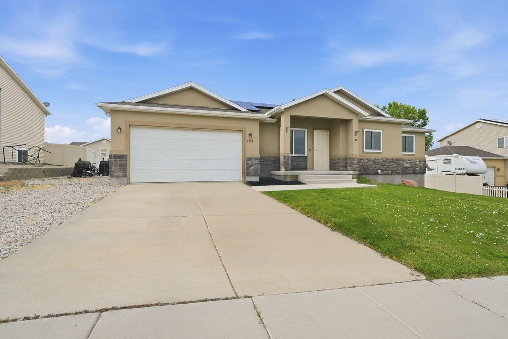Photo of 182 W Casi Way, Saratoga Springs, UT 84045 (MLS # 26-273162)
