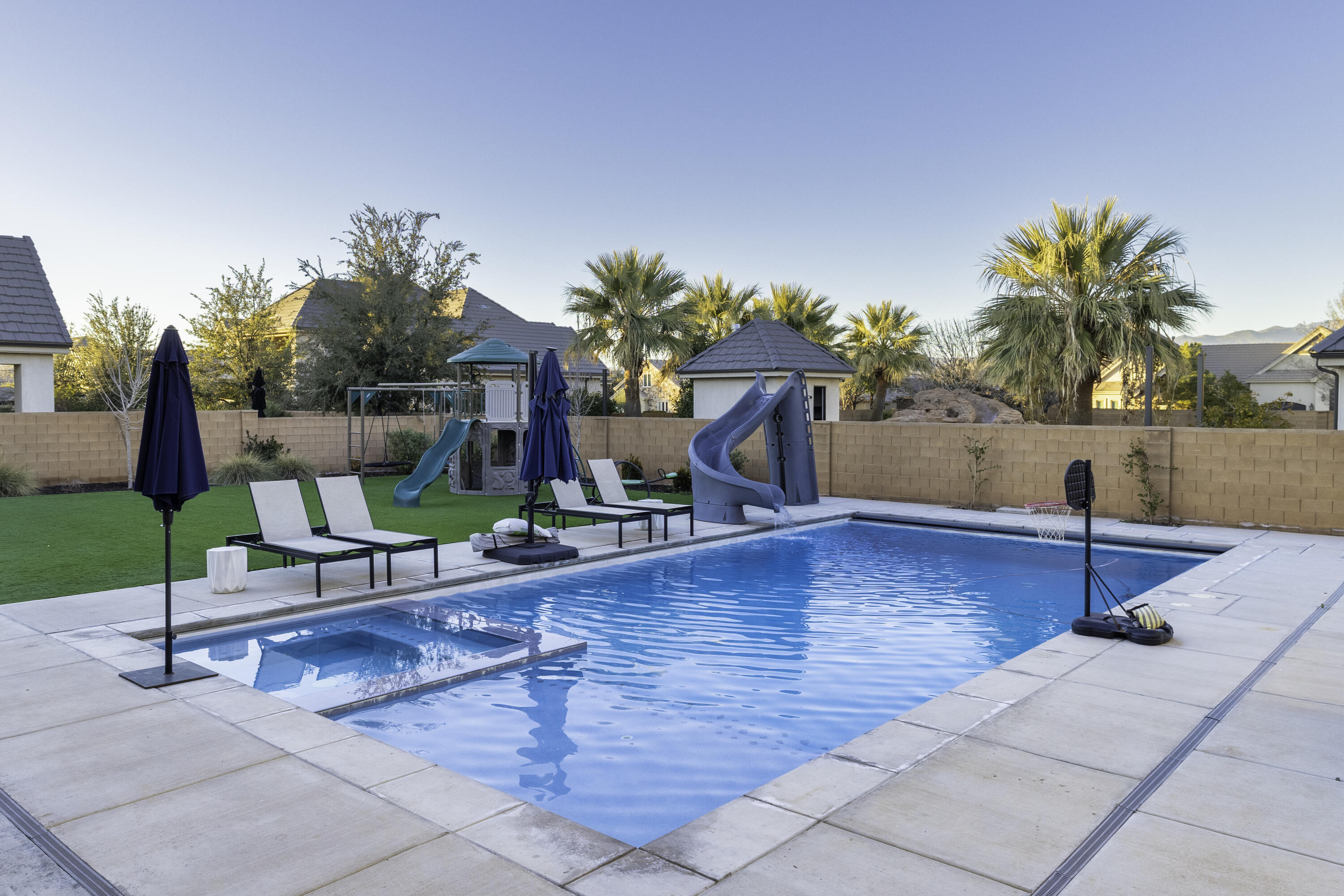 CARRIAGE LANE - Residential