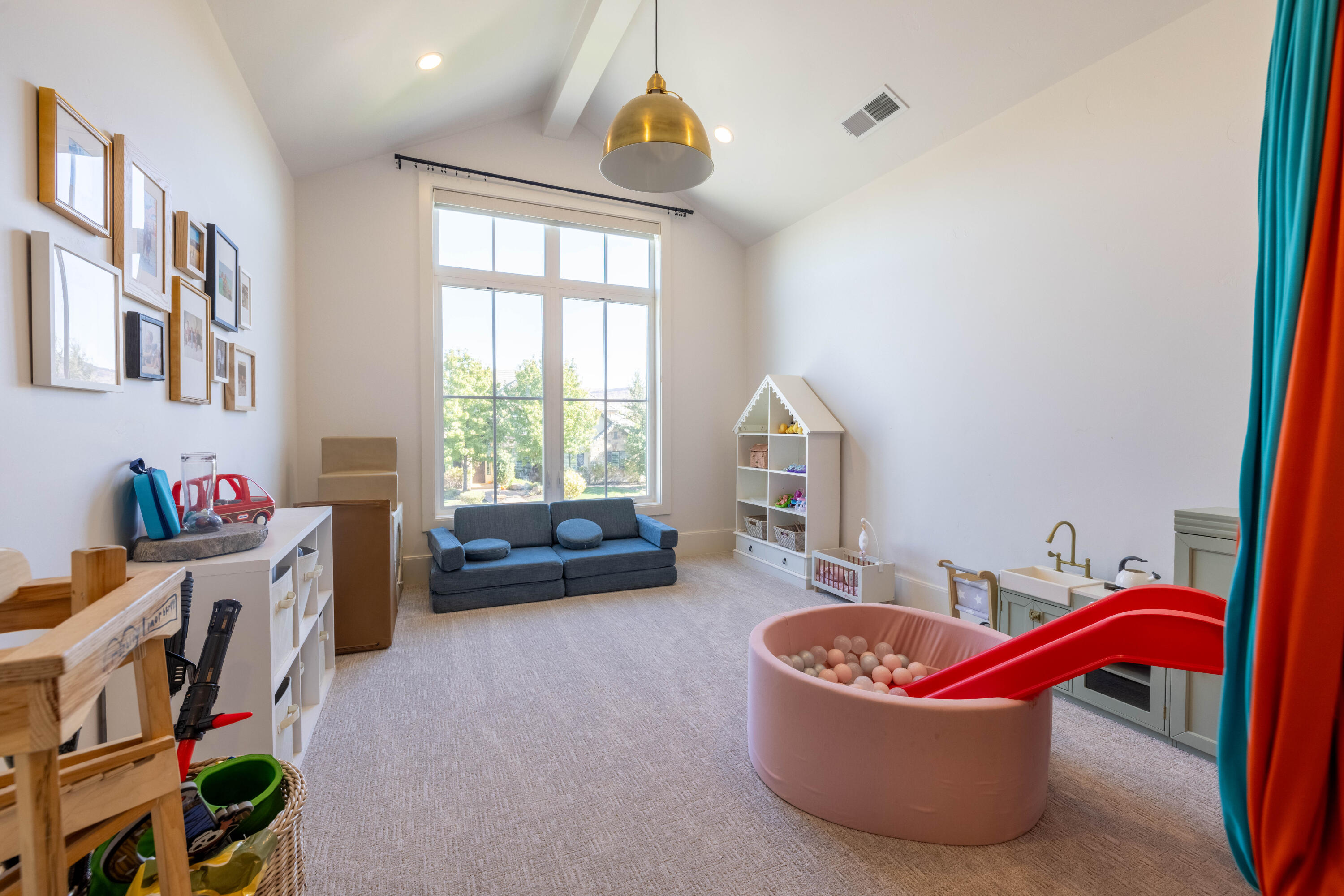 CARRIAGE LANE - Residential