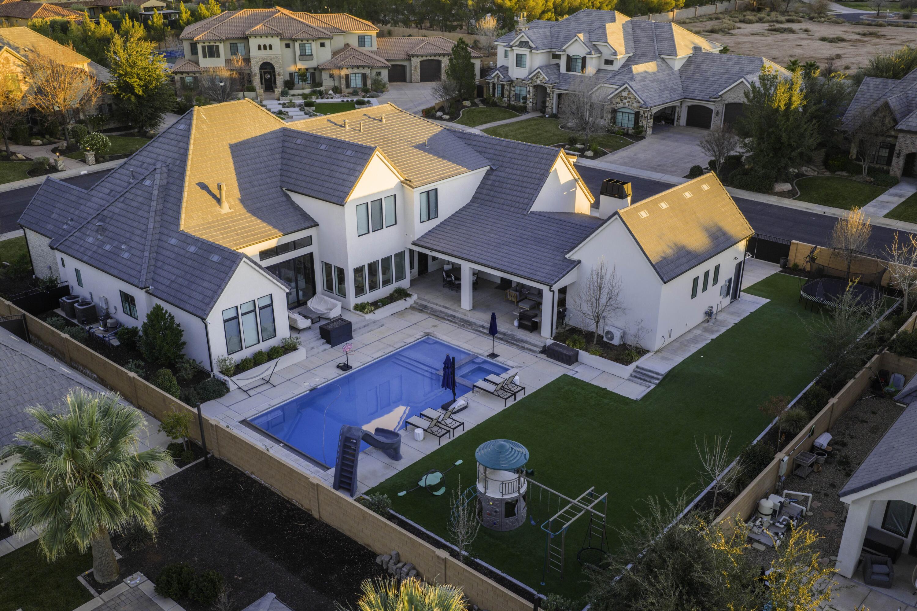 CARRIAGE LANE - Residential