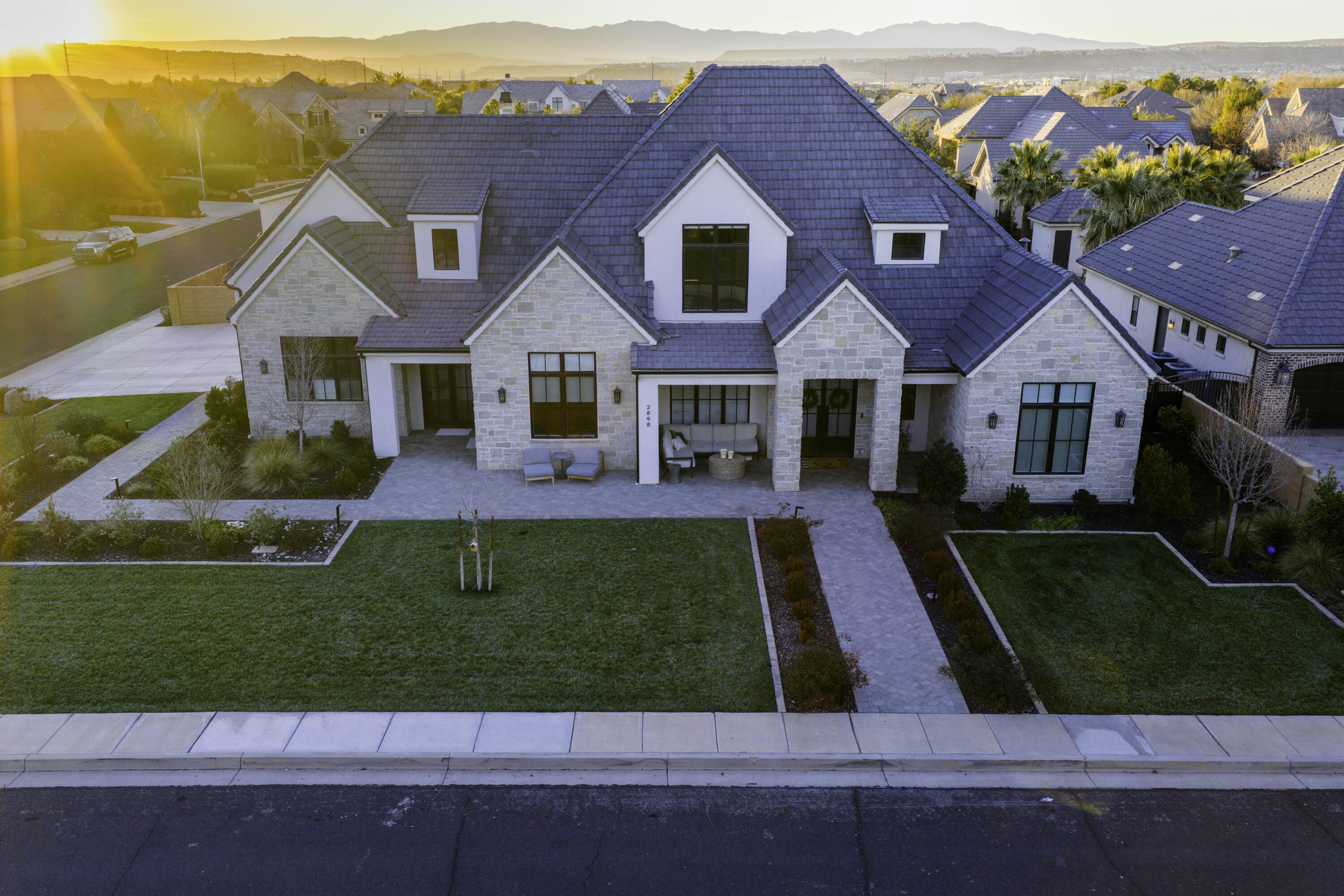 CARRIAGE LANE - Residential