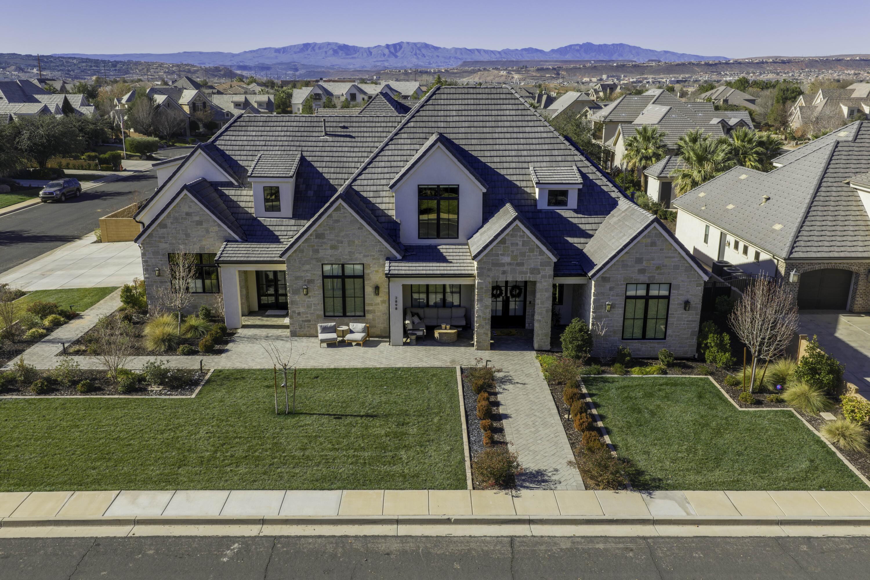 CARRIAGE LANE - Residential