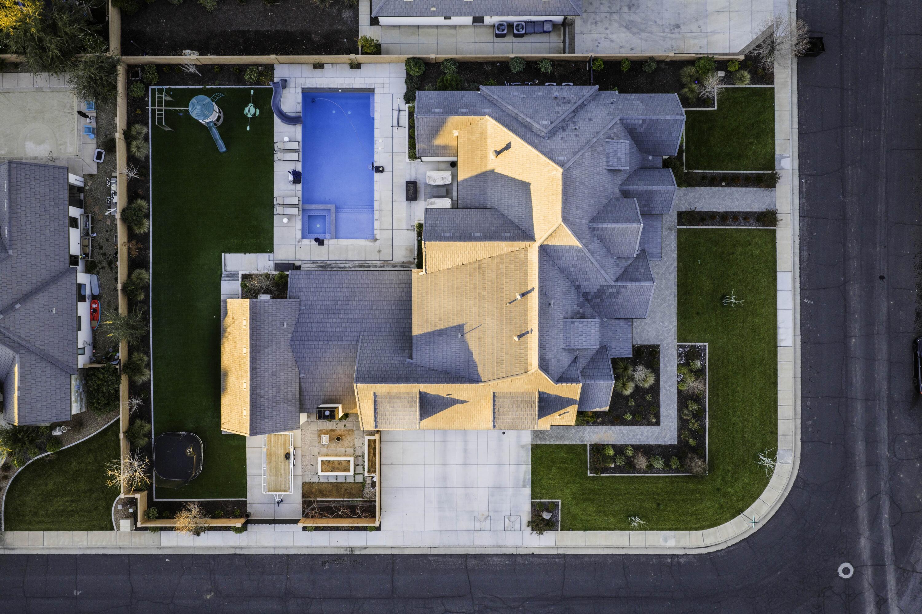 CARRIAGE LANE - Residential